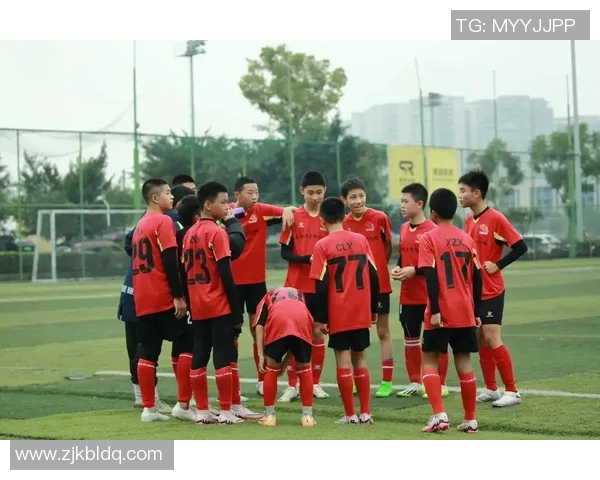 足球明星创办足球学校助力青少年成长与梦想实现 足球明星创办足球学校助力青少年成长与梦想实现