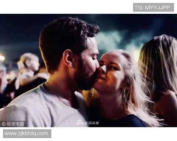 足球明星在赛场内外被亲吻的那些瞬间与背后的故事 足球明星在赛场内外被亲吻的那些瞬间与背后的故事