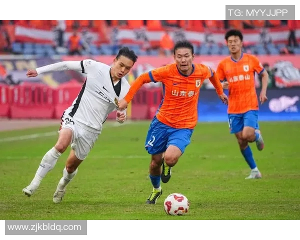 上海足球队逆袭之路揭秘：从低谷到大满贯的辉煌历程与奋斗精神